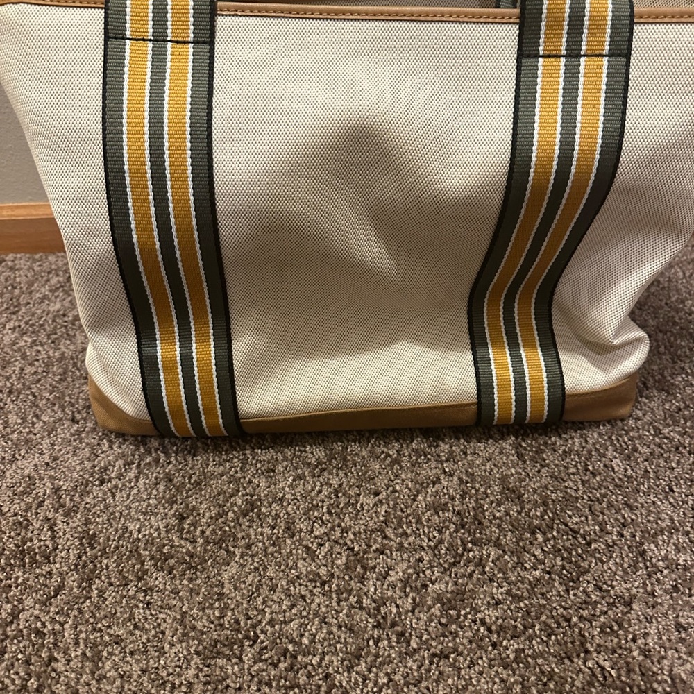 Stylish Tan and Cream Tote Bag - Picture 8 of 8